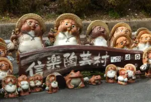 🦝 Grandpa in Shigaraki: A Town Where Tanuki Smile at You